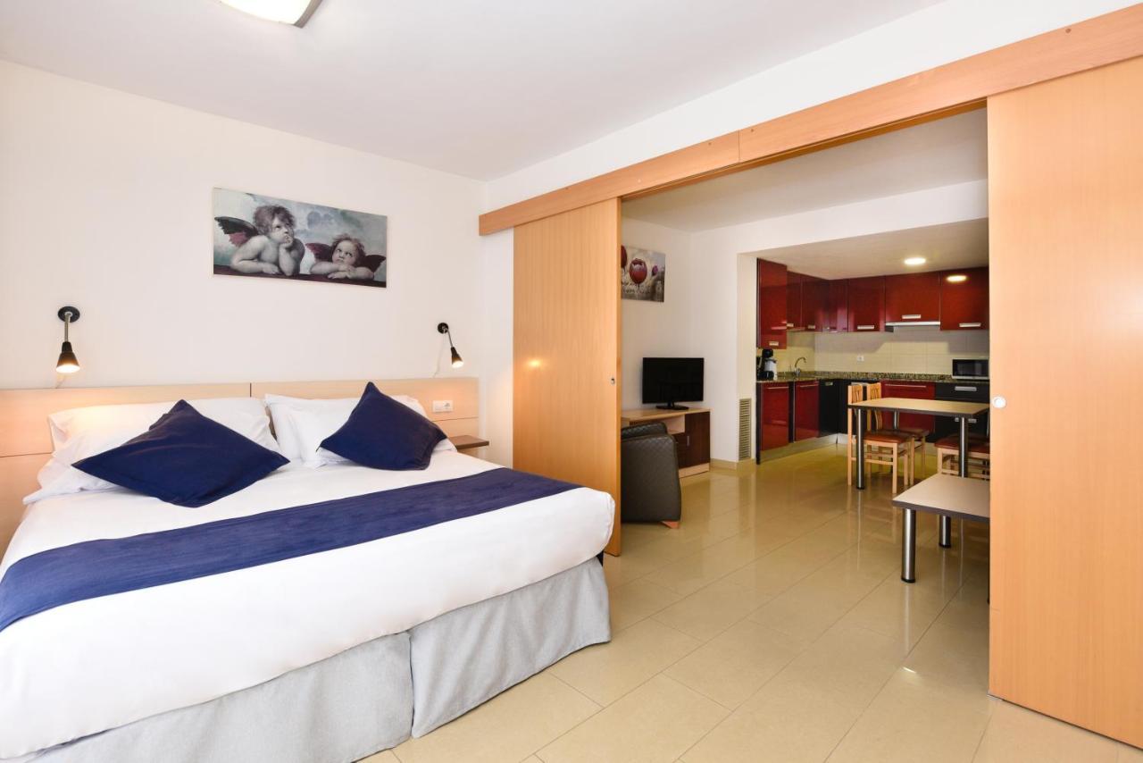 Neptuno Apartments Calella Luaran gambar