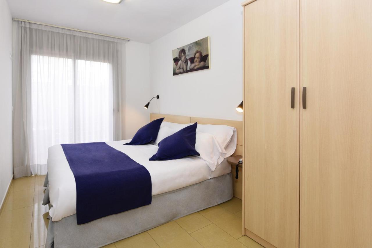 Neptuno Apartments Calella Luaran gambar